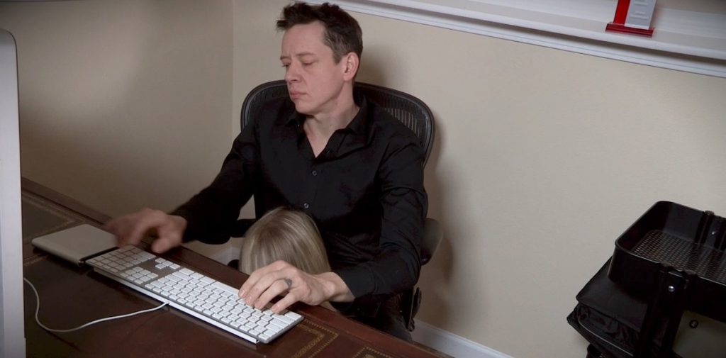 Udovica bez kočnica – brutalna erotska priča o strasti, dominaciji i sirovoj jebačini 336 udovica pusenje kancelarijski sto